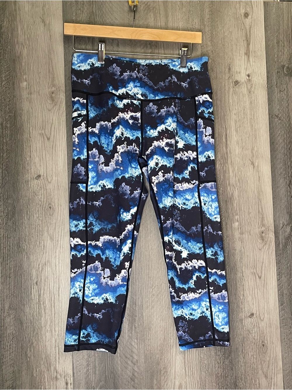 CVG  Leggings Womens Large Blue Abstract Capri Workout Yoga w/Pockets